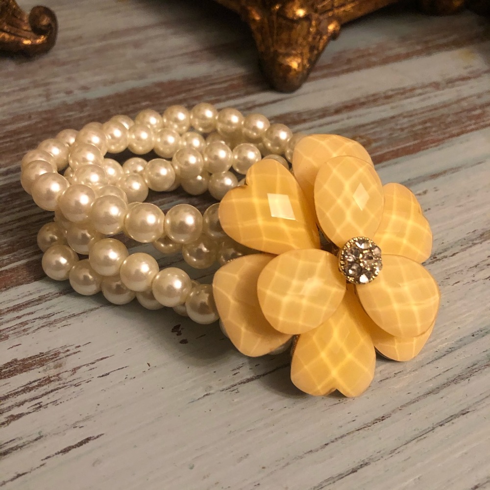 Pearl Bracelet with Flower